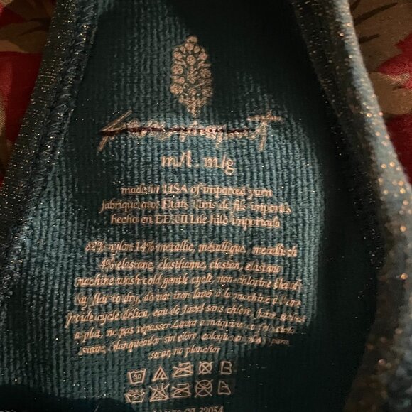 Very Form Fitting Turquoise Crop Top - Picture 2 of 2